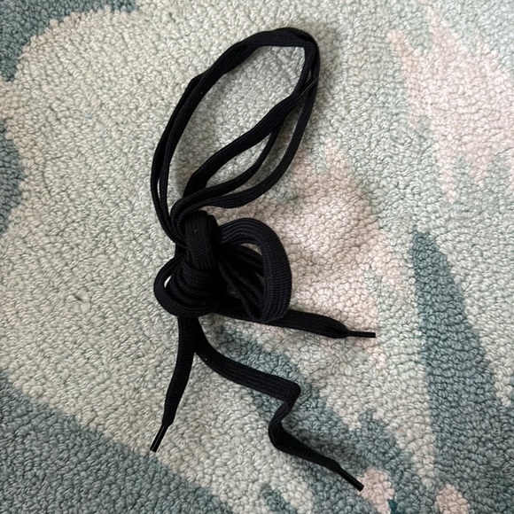 4x7.5” Salvatore Ferragamo Dust Bag With Shoelaces - Picture 3 of 3